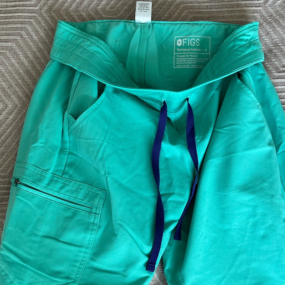 FIGS Zamora scrub set in size small